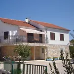 Konukevi Ada