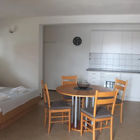 Casa de hóspedes Ada 3*