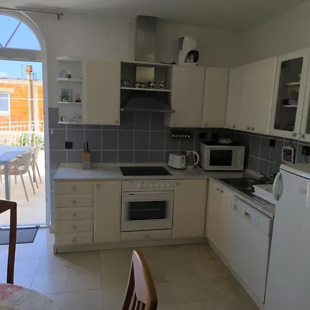 Ada פרימוסטן