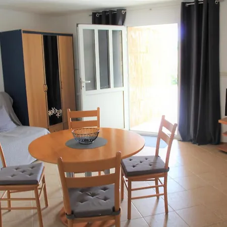 בית הארחה Ada