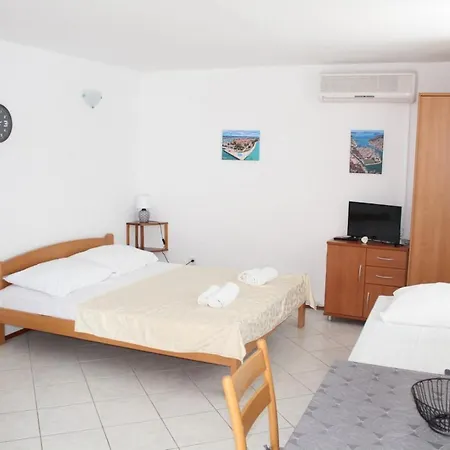 בית הארחה Ada פרימוסטן