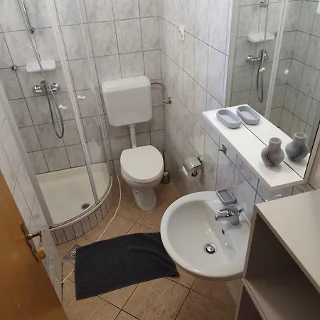 Ada 3*