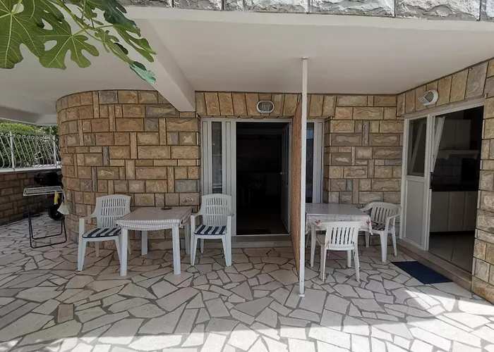 בית הארחה Ada פרימוסטן