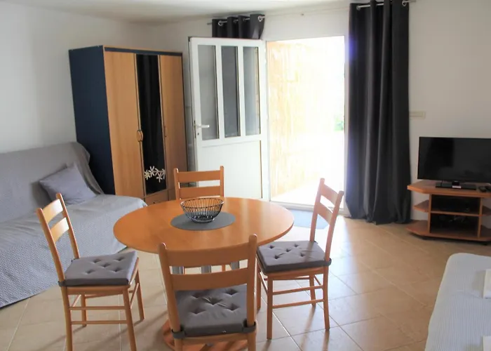 בית הארחה Ada